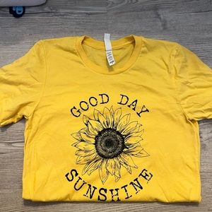 Bella canvas Size small t shirt with sunflower design